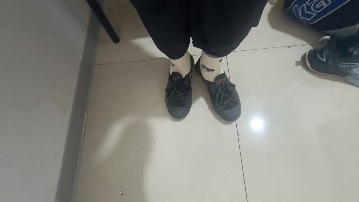 kuku777221's tweet photo. 穿武馆初一小孩哥的飞跃武术鞋和哪吒童袜，但是这一双味道也太大了吧…… #童鞋 #童袜 #正太 #武术鞋 #飞跃 https://t.co/lYOnQHfk26