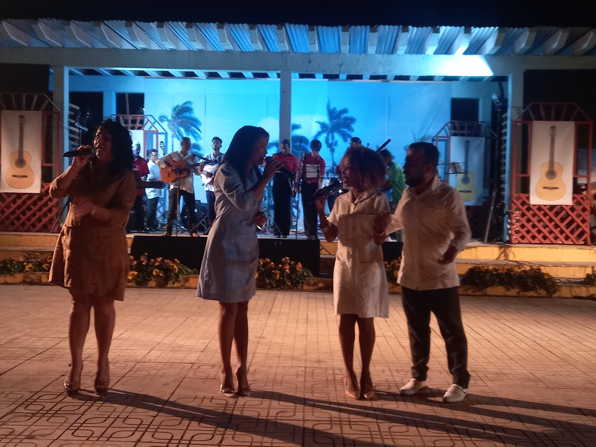 LorenzoOsbel's tweet photo. En la Jornada Cucalambeana no podía faltar el homenaje a nuestro invicto Comandante en Jefe en el año de su Centenario #LasTunas #PorLasTunasLaVictoria #SíSePuede https://t.co/Dh1DCdxzXL