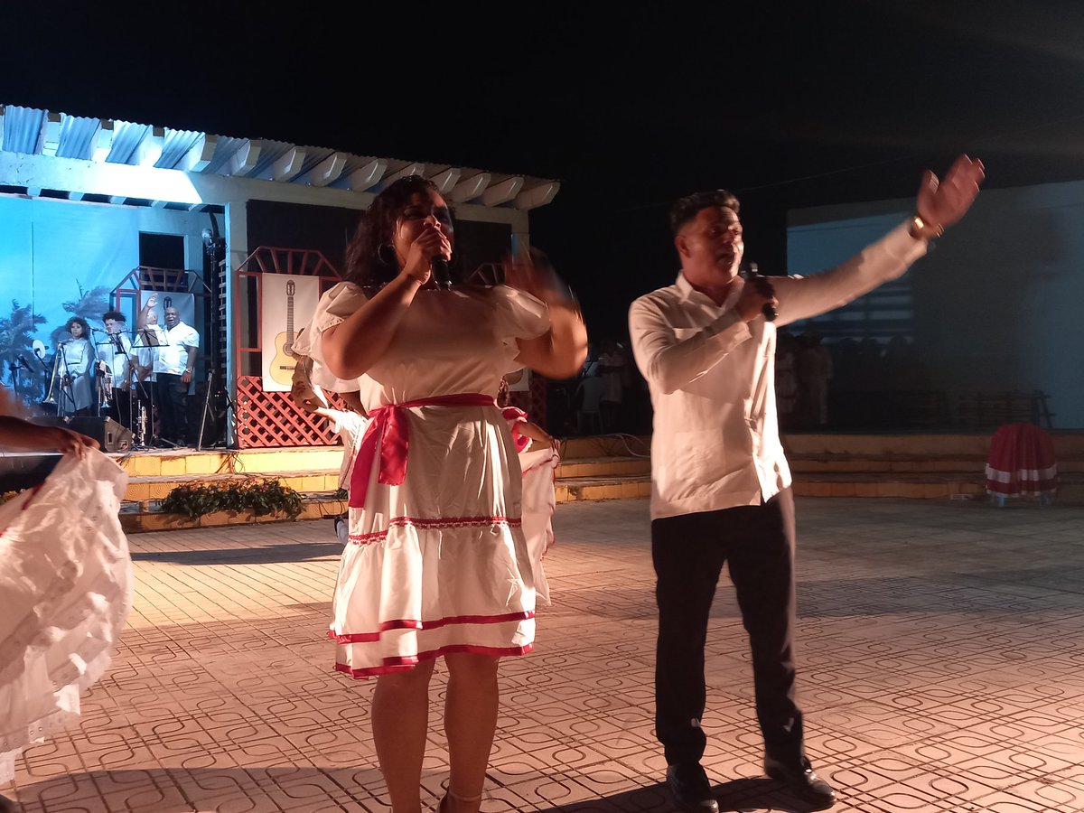 LorenzoOsbel's tweet photo. En la Jornada Cucalambeana no podía faltar el homenaje a nuestro invicto Comandante en Jefe en el año de su Centenario #LasTunas #PorLasTunasLaVictoria #SíSePuede https://t.co/Dh1DCdxzXL
