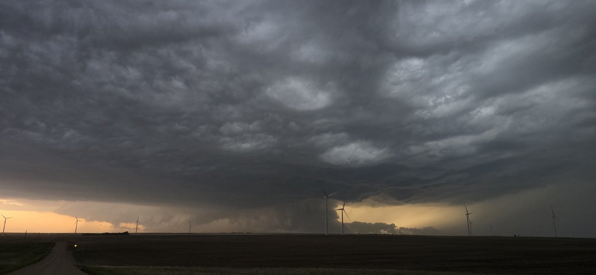 Dan_Fitts's tweet photo. Supercell when it was near Padroni,Colorado at 7:49PM @KNEBStormCenter @NWSBoulder #cowx https://t.co/DBHgh5GvGD