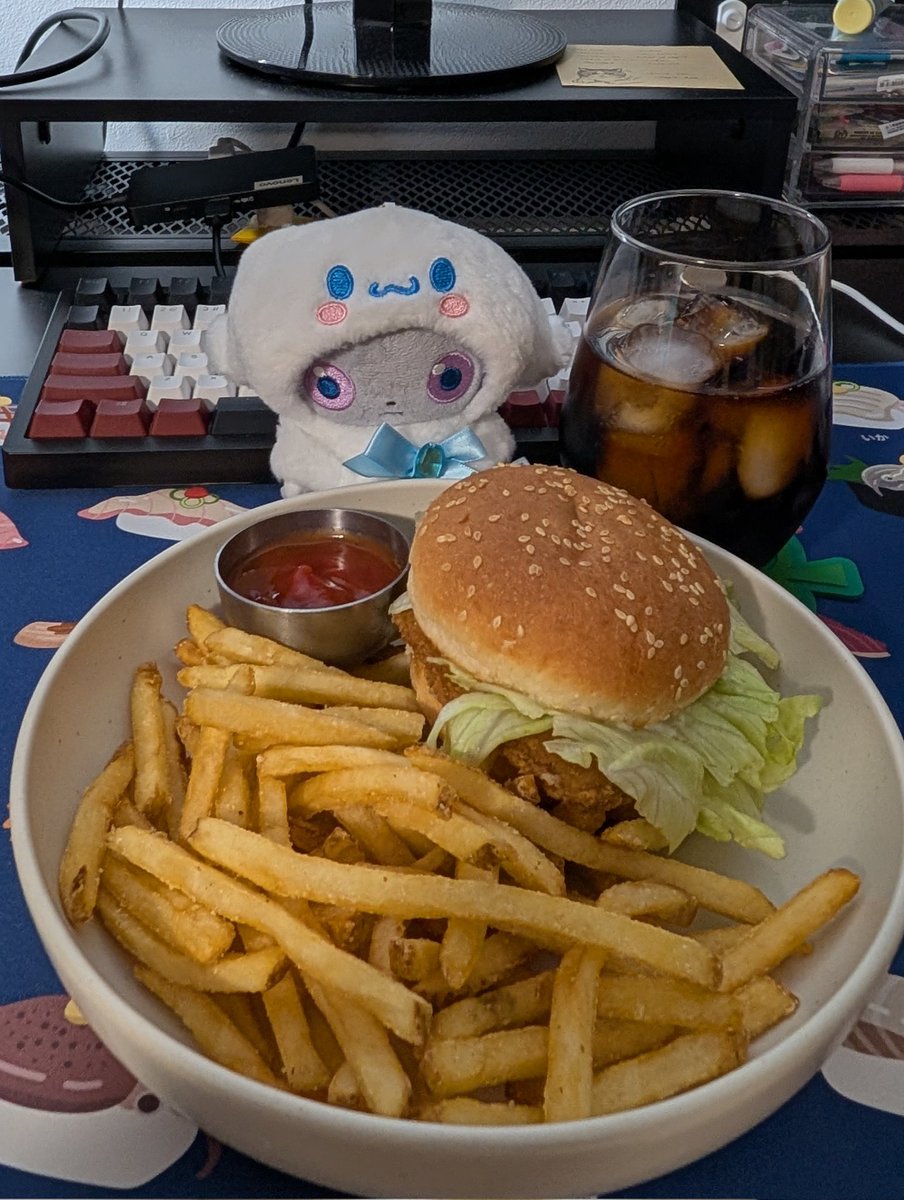 espurr_eats's tweet photo. 🍔🍟🥤 https://t.co/Z240EwxBuo