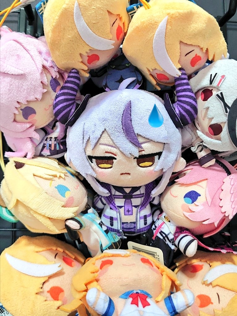 DRM_RED's tweet photo. 今回のラプ様はウザ絡みシチュで飾っておくだよ。この表情たまらん✨ https://t.co/Q3V96shW0H