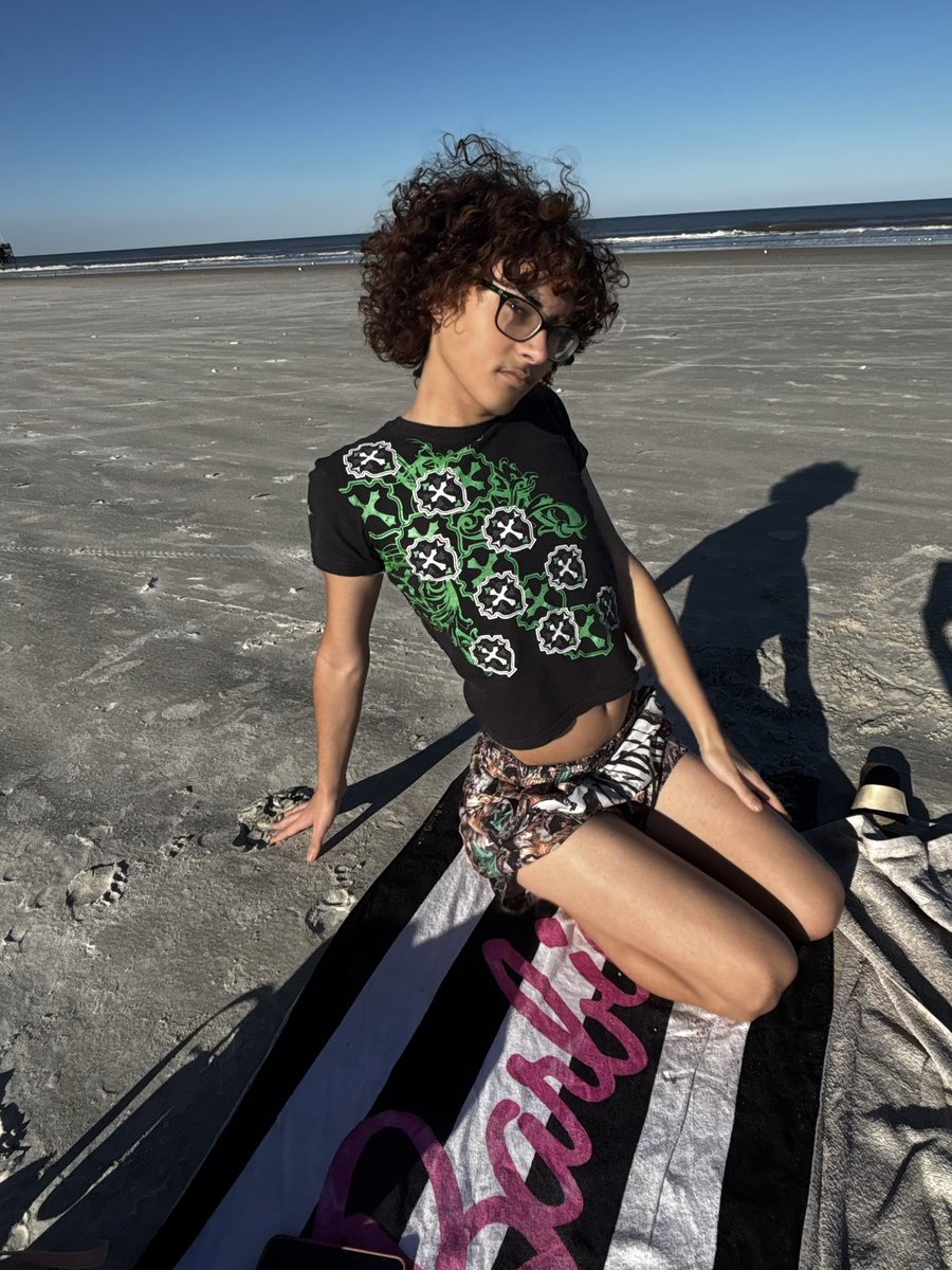 Iluv2kay's tweet photo. would u consider me a #prettyboy 🙈🤭 #mlm #gayteen #beachfun https://t.co/ZsWOe8Frnl