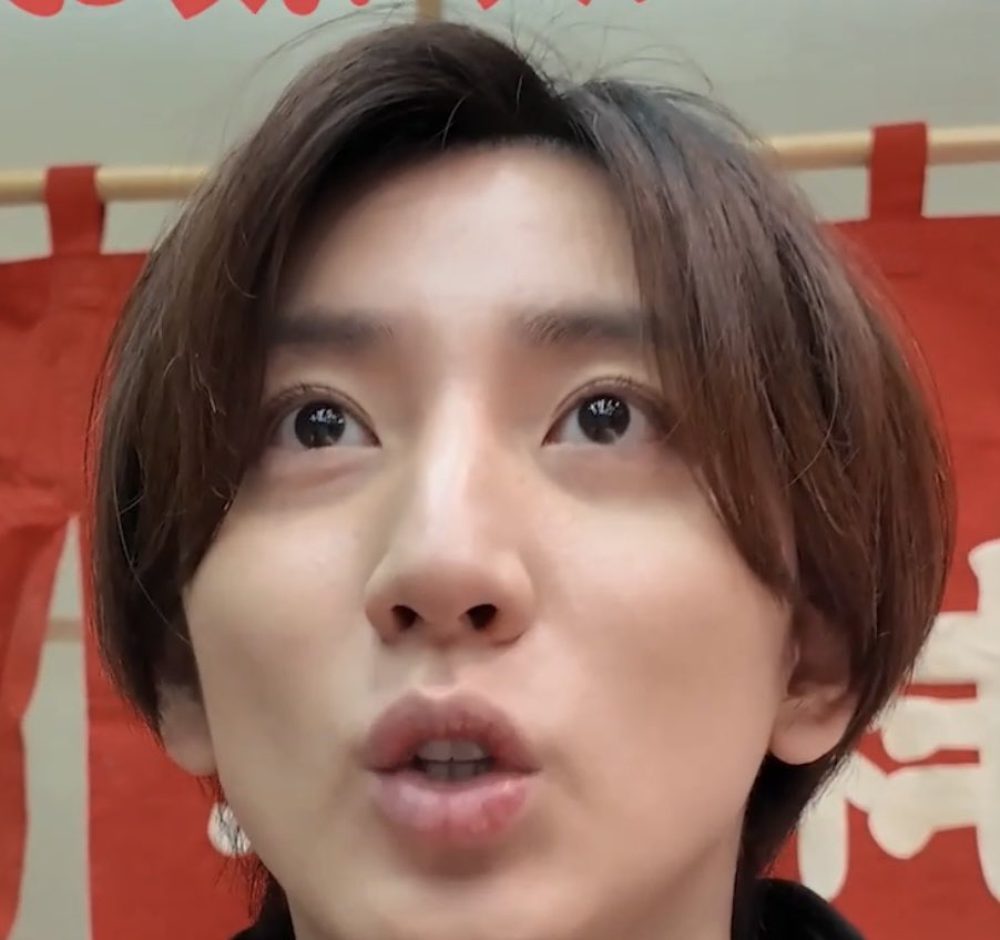 _ama1203's tweet photo. 下からアングルでちょっと上向いて喋っただけでこの目の輝きすごすぎ　漫画やん https://t.co/0k4j3nzjtR