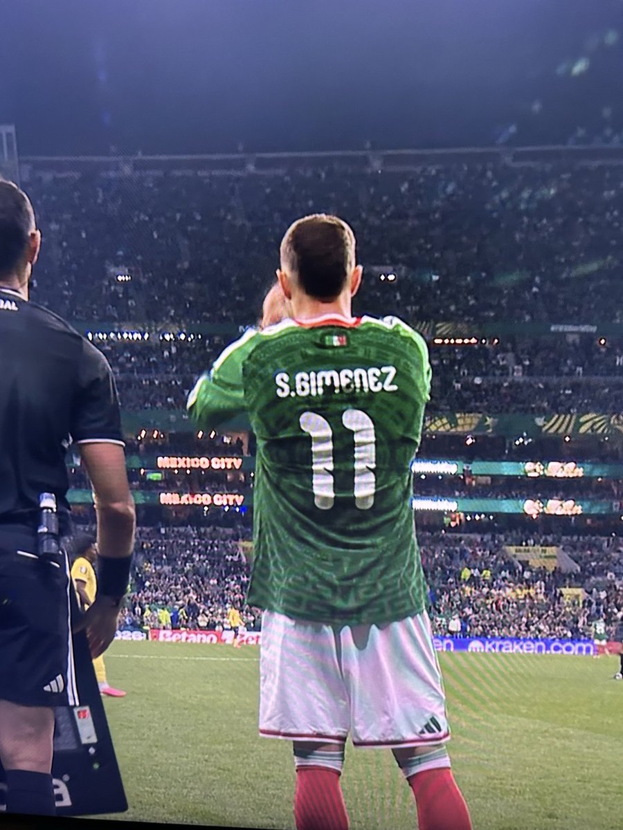 willoschroer's tweet photo. Santi 🤩 #mexecu https://t.co/YuUb7TMkUW