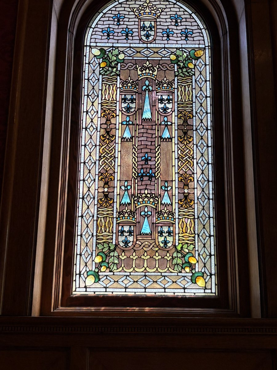 ggteachesmusic's tweet photo. I really enjoyed seeing the Samuel Cupples house! So much art and amazing architecture!! Even the china was amazing! I loved this stained glass feature and the staircase but the music room was my favorite space! @KedcARTS @KEDCGrants https://t.co/SAq5hoxxUG
