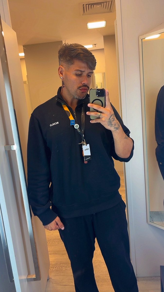andeersonfs's tweet photo. Até que fiquei bonitinho de uniforme rs https://t.co/fKomr4DrAa