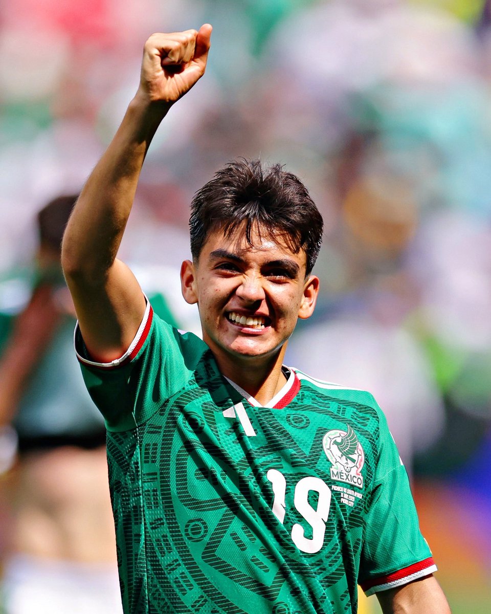 DonShelby_'s tweet photo. Adiós, Mastantuono 👋🏼.
Hola, Gilberto Mora✌🏼.
México, te quiero♥️. https://t.co/VvZ2yh3cd4