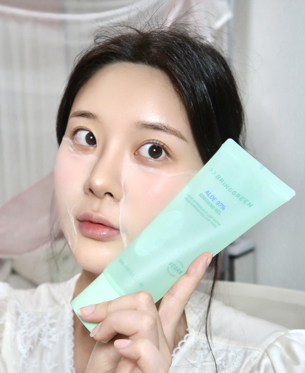naneebeauty's tweet photo. [광고] #RT이벤트 #나니리뷰
RT + 팔로우 3분에게 브링그린(@bringgreen_kr)
[ 알로에 97% 수딩 젤 300mL ]을 드려요!
(7/5 당발)

⋆.˚⋆브링그린 알로에 97% 수딩 젤 쿨러 기획 ⋆.˚⋆
뜨거운 여름, 밖에 오래 있으면 피부에
엄청 열이 오르고 붉어지잖아요!

이럴 때 필수로 사용해주는 게 알로에 젤인데
진정은 물론이고 쿨링까지.. 브링그린에서
알로에 수딩 젤 쿨러 기획이 출시되었어요!

🔗 https://t.co/Sr8rhoADAs

타래로 っ ̫ -˘◝✩
