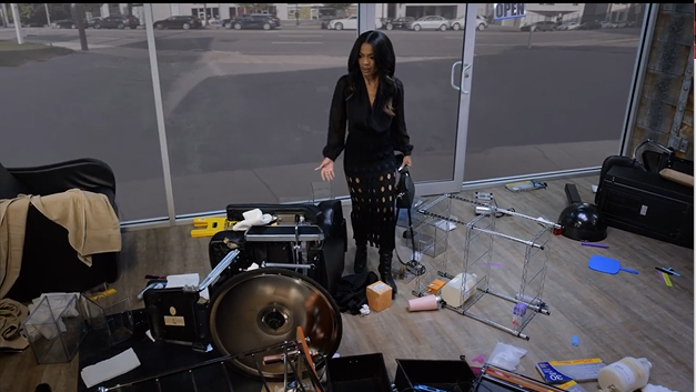 jccarden's tweet photo. Hard to feel bad for Belinda having the salon she works at getting broken into, robbed and completely wrecked when you consider the way she went in on Fatima & Angela in that very shop in the last episode...
#Zatima #ParamonutPlus https://t.co/wqJfKmSABq