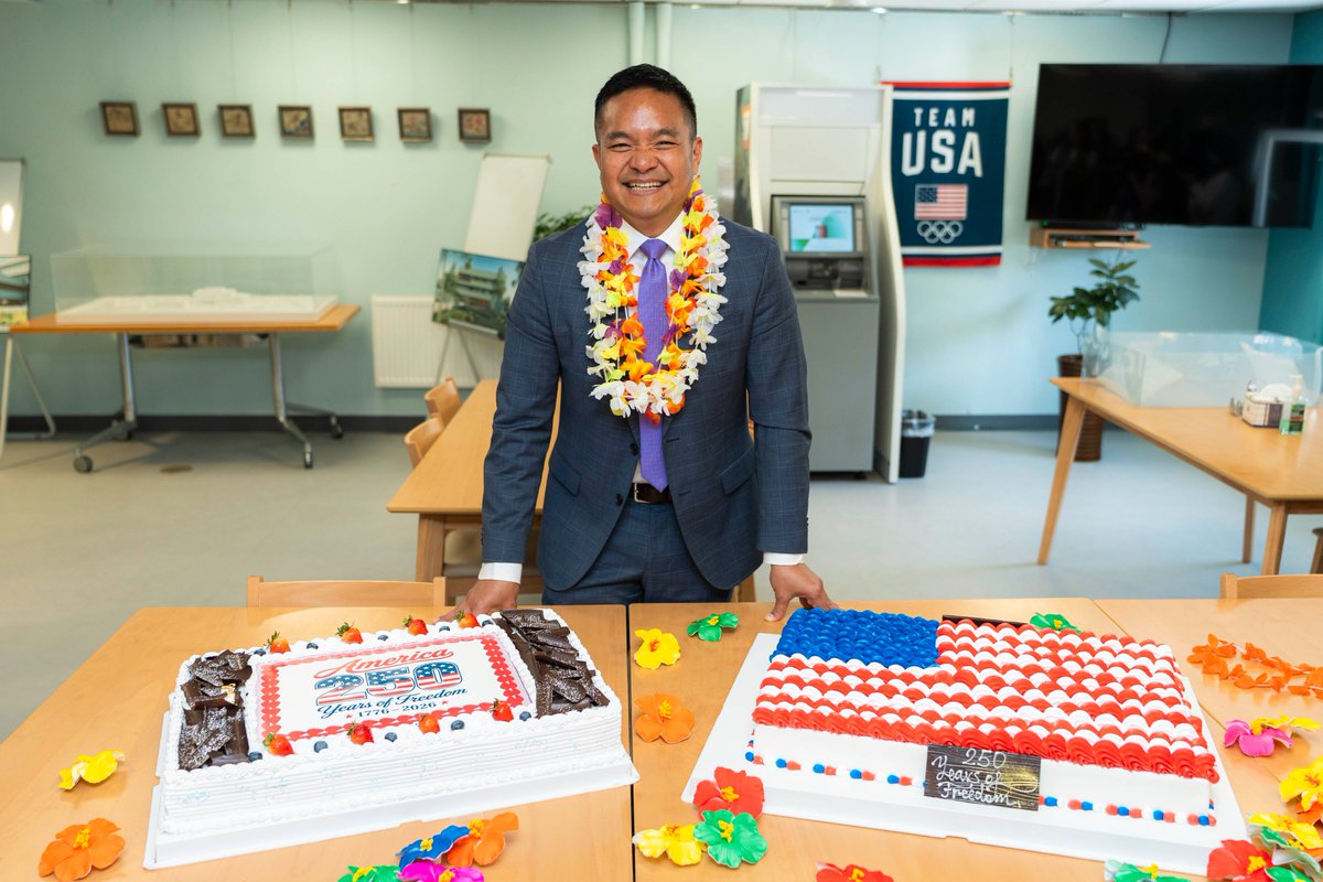 USAmbMongolia's tweet photo. Thank you @ShangriLaUB and @Kempinski Khan Palace for your gifts honoring America’s 250th birthday.  Celebrating our Independence Day will be a lot sweeter with your delicious cakes! https://t.co/5KRg8Y9wSU