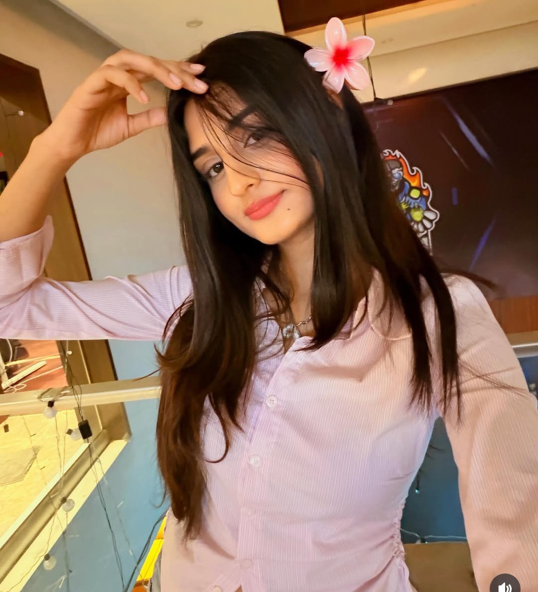 Nishantchant's tweet photo. Guys 24hrs koi makeup lagakar nhi rah sakta but ye without makeup me bhi bahut sundar lag rhi so pls stop body shaming https://t.co/hKpcqIjq1C