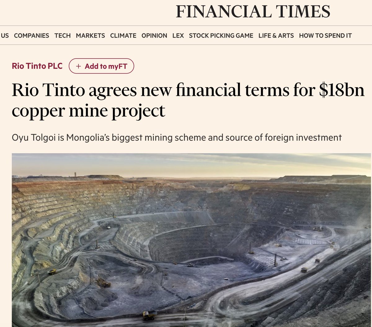 rdavaadorj's tweet photo. Financial Times: "Rio Tinto 18 тэрбум ам.долларын зэсийн уурхайн төсөлтэй холбоотой санхүүгийн шинэ нөхцөлд Монгол Улстай тохиролцлоо" гэсэн нийтлэл гарчээ

Financial Times Оюу Толгойн шинэ хэлэлцээрийг зөвхөн Rio Tinto ба Монголын Засгийн газрын хоорондын ээлжит тохиролцоо гэж бус, харин дэлхий даяар ажиглагдаж буй “ресурсын үндсэрхэг бодлого” (resource nationalism)-ын тод жишээ гэж дүгнэжээ.
Нийтлэлийн гол санаа нь энгийн. Зэсийн үнэ түүхэн дээд түвшинд ойртож, стратегийн ашигт малтмалын эрэлт өссөн энэ үед баялгийн эзэн орнууд уул уурхайн төслүүдээс илүү өгөөж шаардах болсон. Монгол ч энэ давалгааны нэг хэсэг болсон гэж FT үзсэн байна.
Хэдэн сарын хэлэлцээний үр дүнд Rio Tinto менежментийн төлбөрөө 50 хувиар бууруулж, Монголын Засгийн газрын олон тэрбум ам.долларын хувьцаа эзэмшигчийн зээлийн хүүг 2.5 нэгж хувиар бууруулахаар тохиролцов. FT үүнийг компанийн сайн дурын шийдвэрээс илүүтэйгээр өндөр зэсийн үнэ, Монгол дахь улс төрийн шахалт, олон нийтийн дарамт нийлсэн үр дүн гэж тайлбарлажээ. Монголын Ерөнхий сайд энэ хэлэлцээрийг “санхүүгийн бүрэн эрхээ хамгаалсан атлаа гадаадын хөрөнгө оруулалтын таатай орчныг хадгалж чадсан” гэж үнэлсэн бол Rio Tinto-ийн зэсийн бизнесийн тэргүүн Кэти Жэксон төслийн эрсдэл буурсантай холбоотойгоор зээлийн хүүг бууруулсан гэж тайлбарласан. Гэвч FT энэ хэлэлцээрийг эцсийн шийдэл болсон гэж үзээгүй. Монгол Улс Оюу Толгойн 34 хувийг эзэмшдэг ч ногдол ашиг хэзээнээс авах нь тодорхойгүй хэвээр байна. Анх 2017 оноос ногдол ашиг хүртэнэ гэж тооцож байсан бол өртөг өсөж, хугацаа хойшилсны улмаас энэ хугацаа ойролцоогоор 2037 он болж шилжсэн. Rio ногдол ашгийг урагшлуулах талаар дурдсан ч тодорхой хугацаа амлаагүй байна.
Мөн Rio Tinto Монголд 2021-2022 оны татварын тооцоололтой холбоотой 450 сая ам.долларын татварын маргаантай байгаа бөгөөд энэ асуудал шүүхийн шатанд үргэлжилж байгааг нийтлэл сануулжээ. RBC Capital Markets-ийн шинжээч Бен Дэвисийн хэлснээр энэ хэлэлцээр нь Rio-ийн хувьд нийт дүнгээрээ бага зэрэг эерэг боловч Монголын улс төр хурдан өөрчлөгддөг учраас Засгийн газар ирээдүйд уурхайн эдийн засгийн өгөөжөөс илүү их хувь дахин шаардах эрсдэл бодит хэвээр байна. Өөрөөр хэлбэл, Financial Times-ийн гол дүгнэлт нь: Монгол тодорхой санхүүгийн нөхцөлөө сайжруулж чадсан нь үнэн. Гэхдээ энэ нь зөвхөн нэг уурхайн тухай асуудал биш, харин стратегийн ашигт малтмалын үнэ өсөх үед баялгийн эзэн орнууд илүү ашигтай нөхцөл шаардах болсон дэлхийн чиг хандлагын нэг илрэл бөгөөд Оюу Толгойн ногдол ашиг, татварын маргаан зэрэг суурь асуудлууд бүрэн шийдэгдээгүй хэвээр байна.