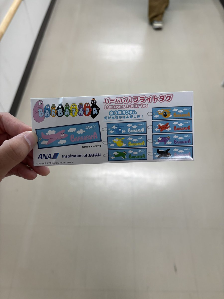 AsphaltKB0925's tweet photo. 空港に着いて飛行機から降りる時CAさん2人に「昨日もご利用頂きありがとうございます！こちらどうぞ！」ってフライトタグ頂いた😆
自分驚いて「ヴぉ」って呟いて死んだ(笑)ありがとうございます！
てか覚えてくれてたんてANAのCAさんの記憶能力が凄いのか、俺の髪の癖が強いのかどっちやろ🤣
 #ANA https://t.co/EwjiLeY67y