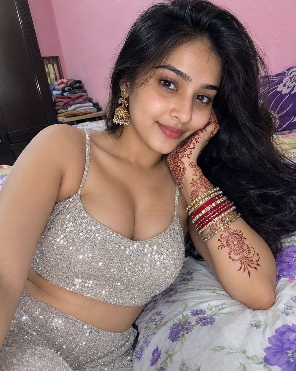 Miss_neha123's tweet photo. लबों की मुस्कान दिल में उतर जाती है,
तेरी सादगी हर नज़र को भा जाती है।
दुआ है यूँ ही महकती रहे ज़िंदगी तेरी,
तेरी हर खुशी मेरी दुआ बन जाती है। 💙✨
 #CuteSmile 😊 #DesiBeauty 🌷 #SimpleGirl ✨ https://t.co/6V8H8dnyRf