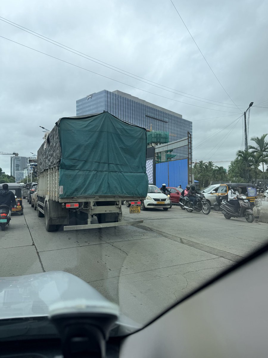 AmolParadkar4's tweet photo. @PuneCityTraffic @PMCPune @PuneCivic @PuneCityTraffic @PuneCityPolice 
Traffic congestion due to heavy vehicle, they are not allowed.
Location : Mundhwa road
Time: 9:10 Date: 01 July 
Vehicle 1: MH451863
Vehicle 2: MH42BR8973 https://t.co/qgep3E4lxt