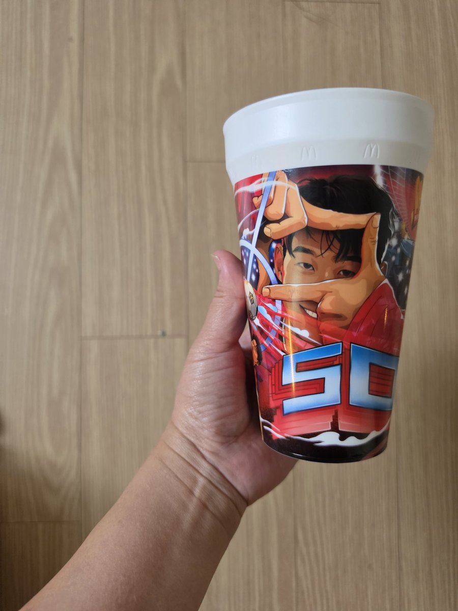 starrysonny7's tweet photo. RT)손흥민이 너무 좋아서 하는 이벤트!!!!!
맥도날드 손흥민컵 하나 남아 있어  나눔 이벤트를 하려고 합니다. 손흥민 팬 한정이고 당발은 자정 12시로 할께요!!!!!!!!!
RT만 해주시면 되요 확인 하느냐고 오픈 했어요 https://t.co/hSsCXTduF4