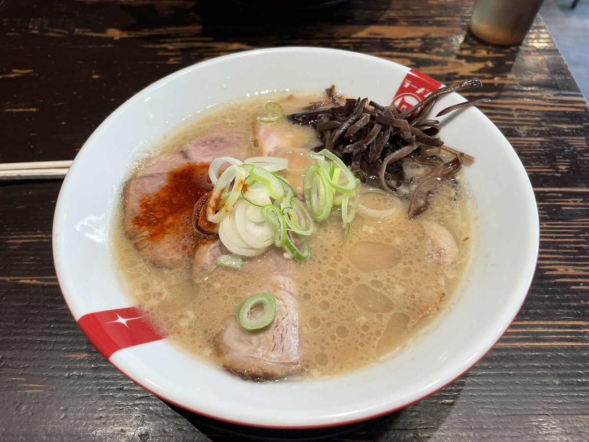 nakada0919's tweet photo. チャーシュー麺、替麺

#ラーメン凪豚王　#渋谷
#好きな食べ物　#ラーメン屋 https://t.co/sqyLkKcAd7