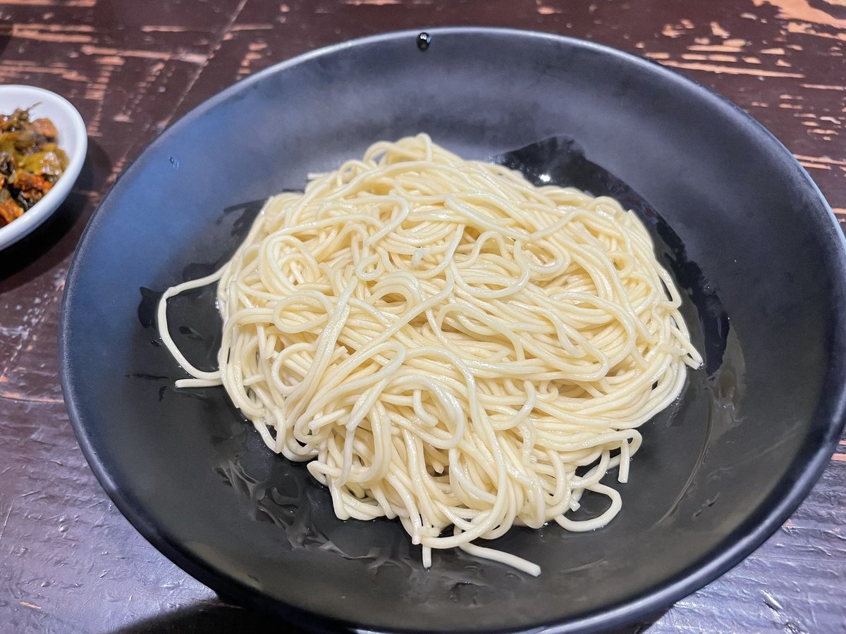 nakada0919's tweet photo. チャーシュー麺、替麺

#ラーメン凪豚王　#渋谷
#好きな食べ物　#ラーメン屋 https://t.co/sqyLkKcAd7