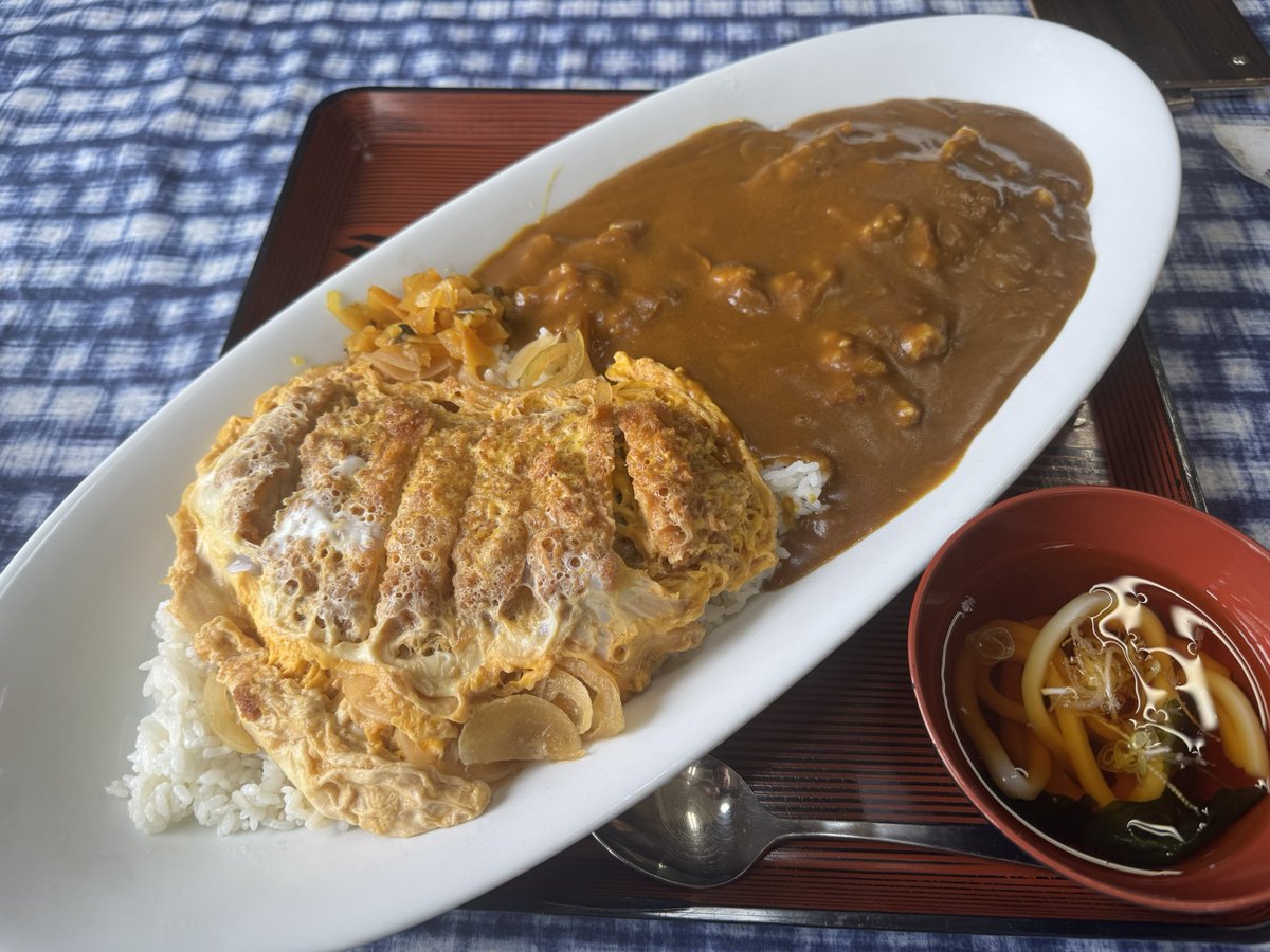 HitoshiTakazawa's tweet photo. #喜作本店
こんなん食ってるからデブになるんだよなぁ😅 https://t.co/gwzB2Khr77