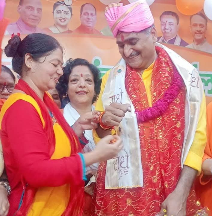 GaurJmgs's tweet photo. अलीगढ़ की आन बान शान हिंदू हृदय सम्राट बड़े भाई माननीय #सांसद  #श्री_सतीश_गौतम_जी भाई साहब को जन्मदिवस की बहुत-बहुत बधाई व हार्दिक शुभकामनाएं। @SatishGautamBJP
@satishgautam72 @satish_gautam78 #birthday https://t.co/AEJ5D1uWFc