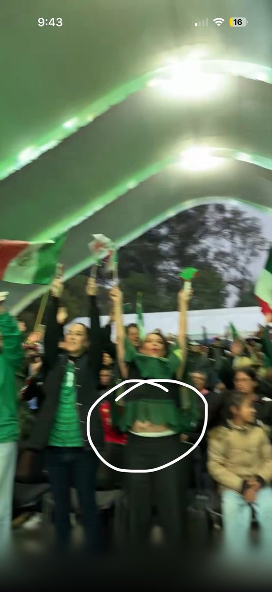hutorss's tweet photo. @Claudiashein Jajajaja que es esooooo???? https://t.co/I89FBcRDQ0