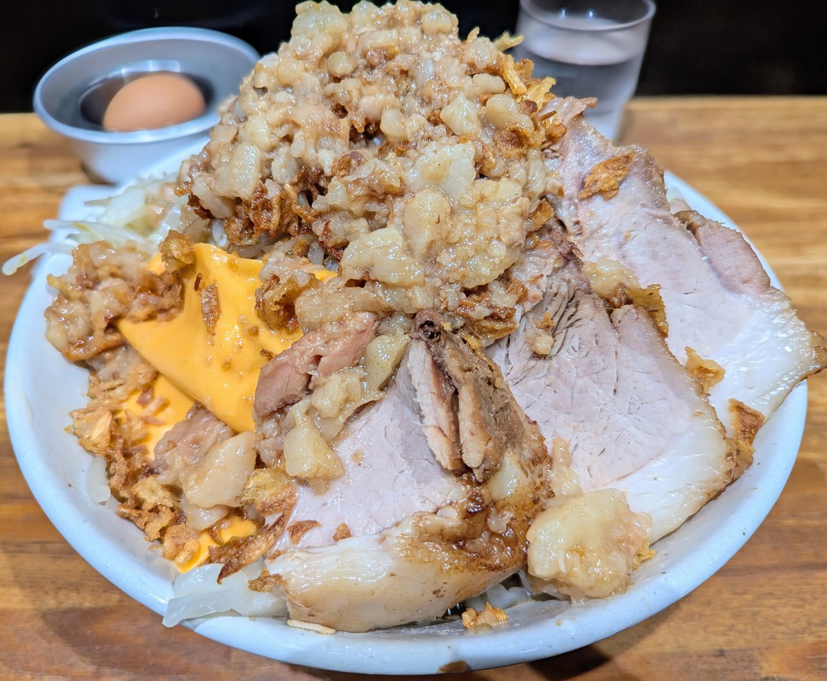 tetsuchin's tweet photo. 麺に始まり麺に終わる
醤油汁なし300g豚増し、生卵、ガリマヨ、チーズ

大好きな麺ハジさんの汁なしに生卵とガリマヨトッピング🥰
お休みなんでニンニクもガッツリ投入！👍
マジ最高！めっちゃ美味しい！
エネルギー補給完了！😁
今日も大満足です！ご馳走様でした🙏

#麺に始まり麺に終わる https://t.co/xioLnLWHYq