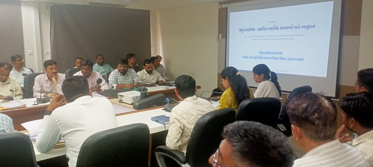Krishna_Jgd's tweet photo. A training session about 16 Finance Commission was held at Jilla Panchayat Kheda.Taluka Development Officers,A.M.E,Dy. Accountants and operators of all talukas participated.@DDO_Kheda @mopr_goi @GujPRHDept @infokhedagog @MLASanjaysinh @mopr_goi @CMOGuj https://t.co/W4NQINBm6Z