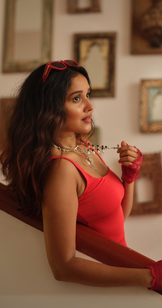 anjanasammu's tweet photo. Gorgeous Anikha Surendran in Red ❤😍🔥 https://t.co/5R410kwAFL