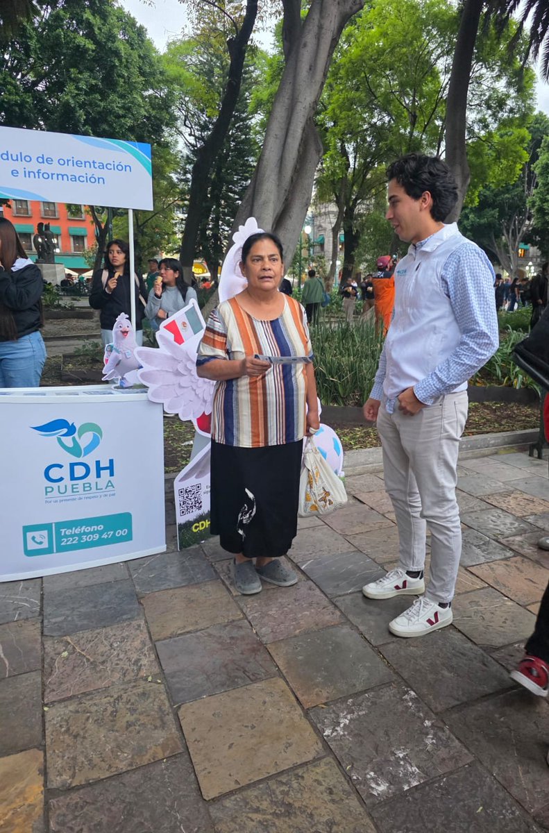 CDHPuebla's tweet photo. ⚽️ México nunca pierde. El juego más importante, el de tus derechos, sigue en la cancha de todas y todos. 🙌

En la #CDHPuebla seguiremos presentes en este #Mundial2026.

📍 Nuestros Módulos de Información y Orientación estuvieron, además de en Huauchinango y San Pedro Cholula, en el Zócalo de Puebla.

¡Sigamos disfrutando de esta fiesta mundialista con respeto!