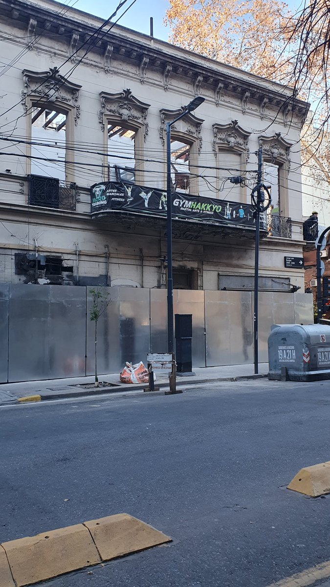 IdentidadArge's tweet photo. El @gcba @ProCiudadBsAs de JORGE MACRI @jorgemacri perdió el N
 En lugarcde demoler asentamientos ilegales ocupados por fronterizos elige demoler la arquitectura europea 

📍JL Borges 2405- Palermo 📍 https://t.co/os1XXCmFxc