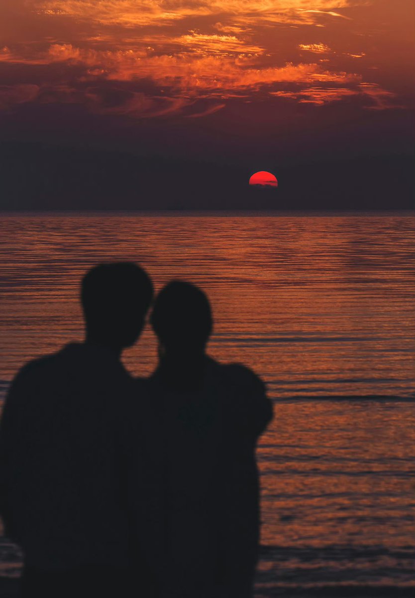 RANTCRUZ2's tweet photo. 365 days apart, but our morning texts u0026 bedtime calls turn time zones into our favorite love language. Still falling for you, even across miles.， https://t.co/BwMegSci1f