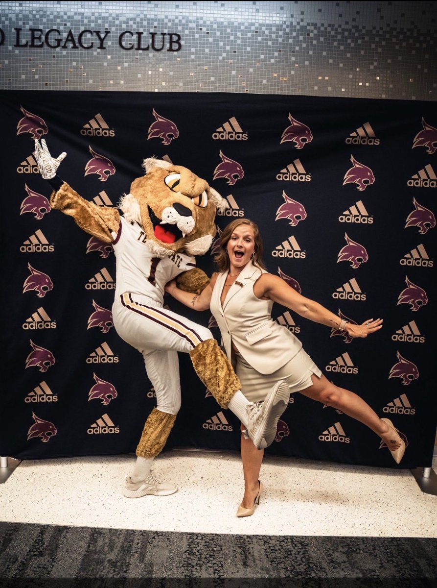 only1tommadden's tweet photo. Three things @txst has that no other university in Texas can boast  about😽
A POTUS and a King for @txstatealumni and now  @NCAA_Gymnastics @TXSTGymnastics 😻 …. Make that 4 !!! An official @pac12 membership! https://t.co/9It9AwcFXy