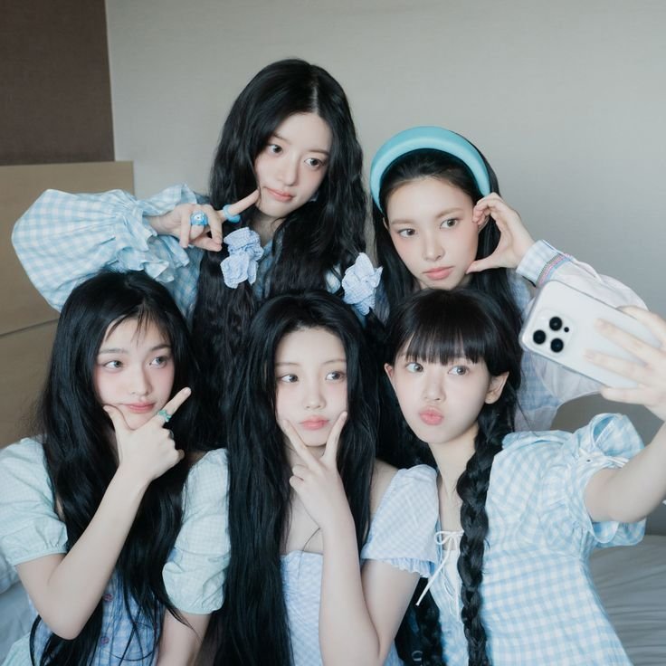 ILLIT_Chart's tweet photo. Longest-charting K-pop girl group songs in the Billboard JAPAN Hot 100 Top 10:

#1. TWICE, “TT” — 13 weeks
#2. ILLIT, “Magnetic” — 12 weeks
#3. ILLIT, “It's Me” — 6 weeks 🆕

#ILLIT #아일릿 @ILLIT_official https://t.co/tYY8nVAkeN