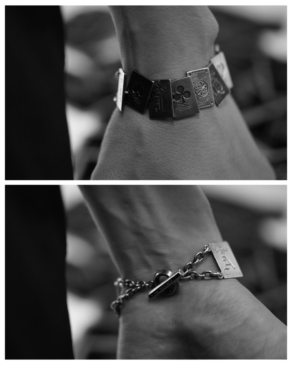 PUERTA_EBISU's tweet photo. 【Trump Bracelet】
連続するスートモチーフが織りなす、唯一無二のブレスレット✴︎✴︎✴︎
裏面に隠されたジョーカーが、遊び心を演出します✴︎✴︎✴︎

ITEM No,
BR388(スタッフ私物)
https://t.co/YIQ6qD6orP https://t.co/rgZ5DMZUXl