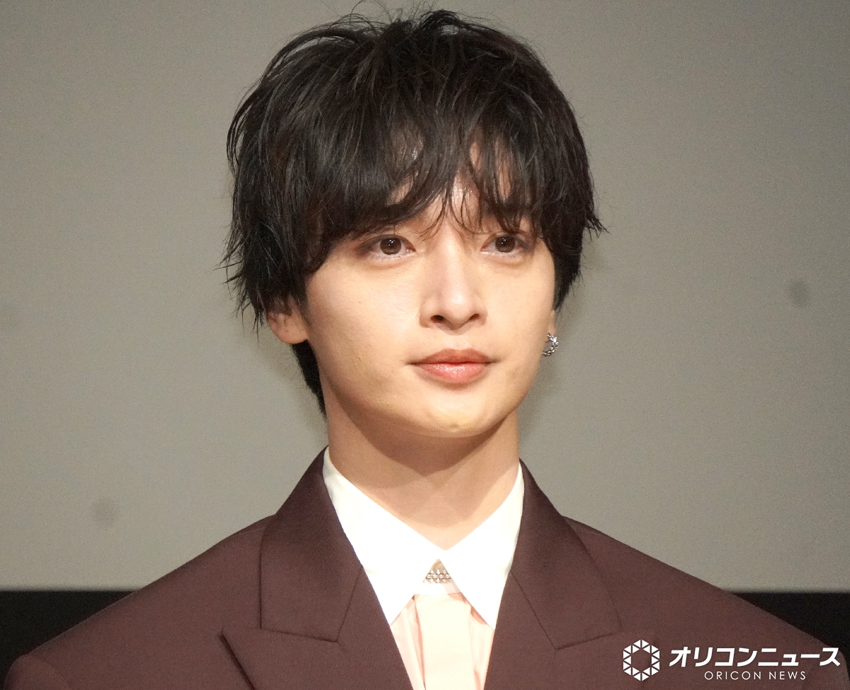 oricon's tweet photo. レインボー・ジャンボたかお、
ドラマ撮影中にタクシーでパチンコ屋へ🚕
　　↓
現場に差し入れ「景品を両手いっぱいに…」
玉森裕太も驚き
https://t.co/C19M2fAtqR
⠀
ドラマ『マイ・フィクション』制作発表会見
玉森裕太、森川葵、宮澤エマ、
野村周平、ジャンボたかお（レインボー） https://t.co/ZP9zLPTg4T