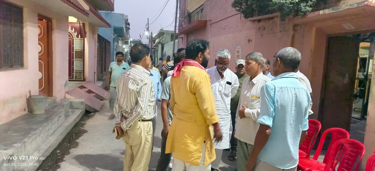 manojparasmla's tweet photo. कल दिनांक 30 जून 2026 को अपनी विधानसभा क्षेत्र नगीना के ग्राम शाहपुर सुक्खा के पूर्व ग्राम प्रधान ज्ञानेश्वर राजपूत जी उर्फ नीटू भाई की भाभी के देहांत की सूचना मिलने पर विधायक नगीना (पूर्व मंत्री) माननीय मनोज पारस जी  ने उनके आवास पर पहुंचकर शोक संतप्त परिवार से मुलाकात की और अपनी गहरी संवेदनाएं व्यक्त कीं। ईश्वर से प्रार्थना है कि पुण्यात्मा को अपने श्री चरणों में स्थान दें एवं इस कठिन समय में पूरे परिवार को यह अपार दुख सहन करने की शक्ति प्रदान करें।ॐ शांति! 🙏  
#akhileshyadavsamajwadiparty 
#ManojParasMLANagina 
#ManojParasExMinister 
#Nagina