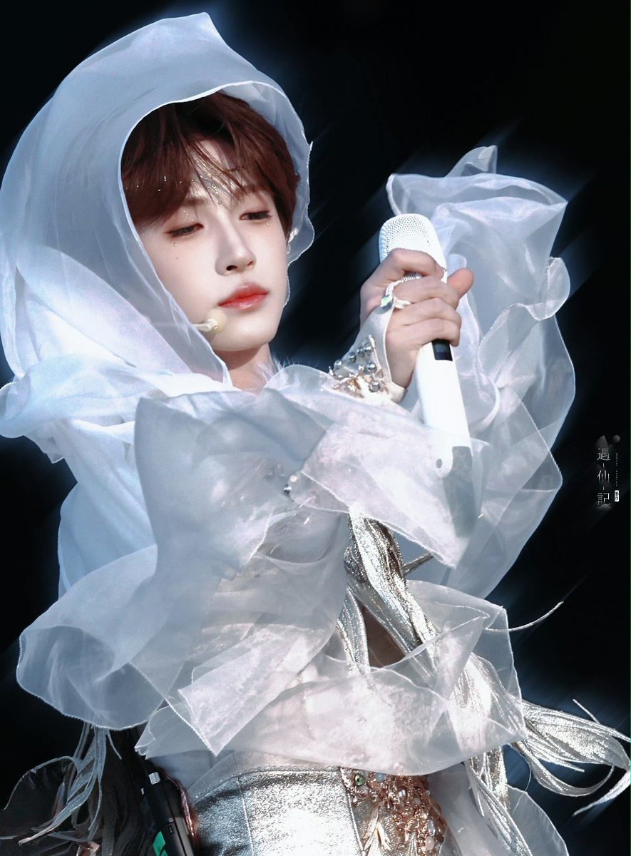 ngocliinh6's tweet photo. Gọi là "美人" có đúng không nhỉ 🥺.
Lưu Vũ thực sự có những tấm ảnh xinh đẹp đến không thể thở nổi luôn, sợ thở mạnh cũng làm phiền đến thần tiên mà 🤲 

#หลิวอวี่ #liuyu https://t.co/y6SSRnEGxh