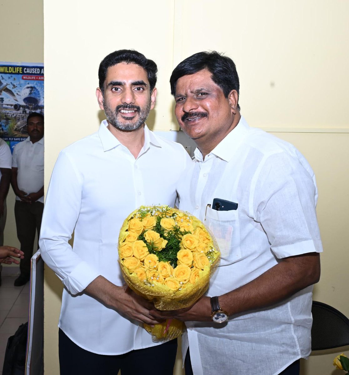 kattappagari's tweet photo. అనంతపురం కేంద్రీయ విశ్వవిద్యాలయం (ఆంధ్రప్రదేశ్ సెంట్రల్ యూనివర్సిటీ) తొలి స్నాతకోత్సవానికి  విచ్చేసిన    విద్య మరియు IT శాఖ మంత్రివర్యులు @naralokesh గారిని పుట్టపర్తి ఎయిర్పోర్ట్ నందు మర్యాదపూర్వకంగా కలిసిన మాజీ @JaiTDP రాష్ట్ర కార్యనిర్వాహక కార్యదర్శి కాటప్పగారి రామలింగారెడ్డి https://t.co/9G4rdjjsLa