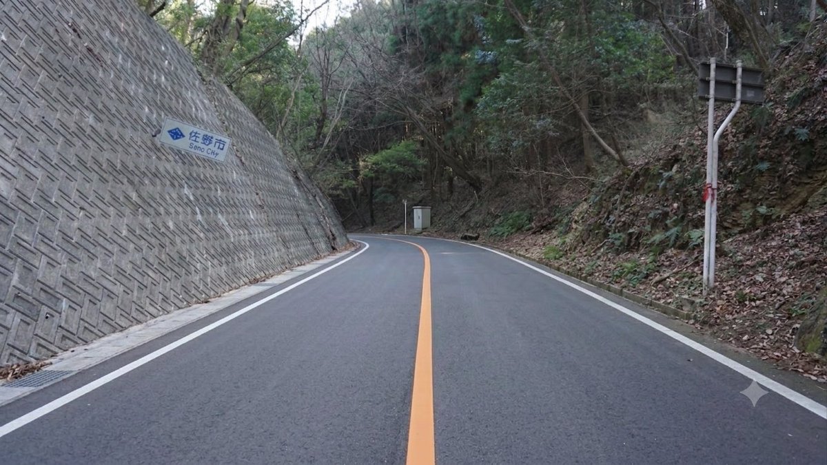 rei_zero39p's tweet photo. とある旧国道の廃道になる前の姿をAIで再現！！
色々とツッコミどころはあるが、道路の面影が残っていればそこそこ再現できると思った。

さて、この場所が分かったら凄いかも？ https://t.co/c9ZtcryCEV