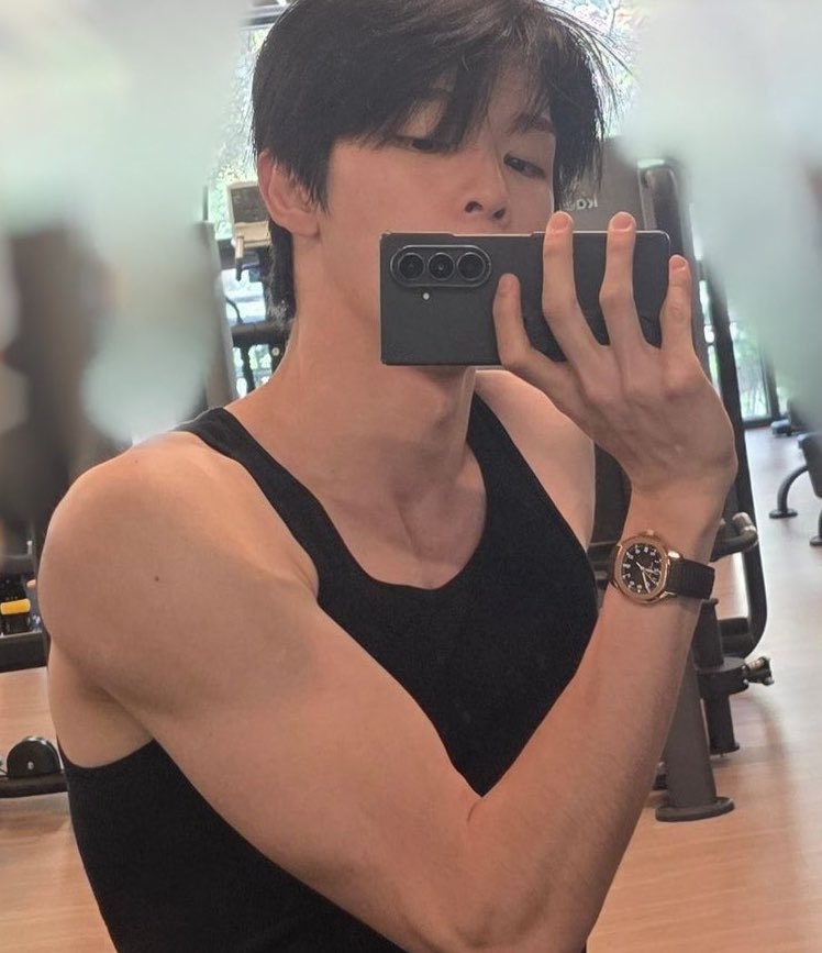 lilkitchuuq's tweet photo. เมะ Patek เคะ Chanel ㅜ ㅜ https://t.co/3mJF1uBHr3