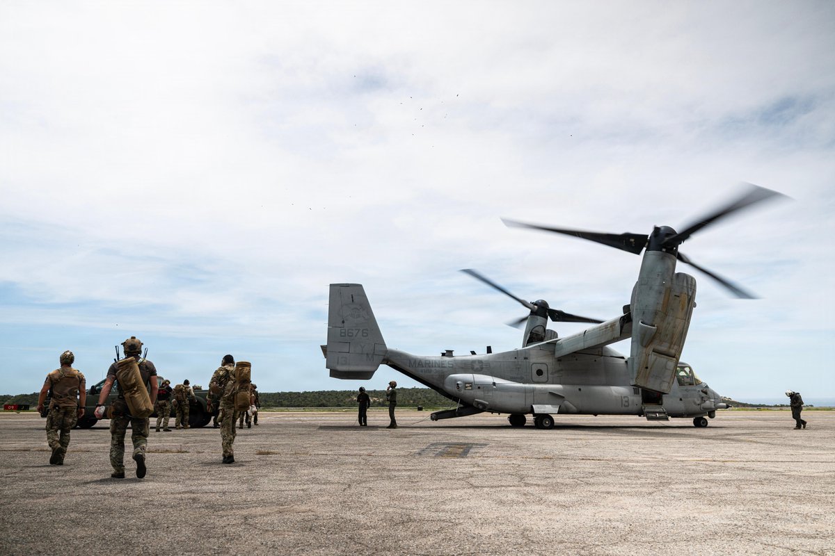 USMC's tweet photo. #Marines and @usairforce #Airmen take part in disaster assistance operations at Simón Bolívar International Airport, Venezuela.

At the direction of U.S. @Southcom, assigned U.S. military forces are supporting @StateDept led U.S. disaster assistance to the people of Venezuela in the aftermath of the June 24, 2026, earthquakes. 

#Earthquakes #USMC #USAF