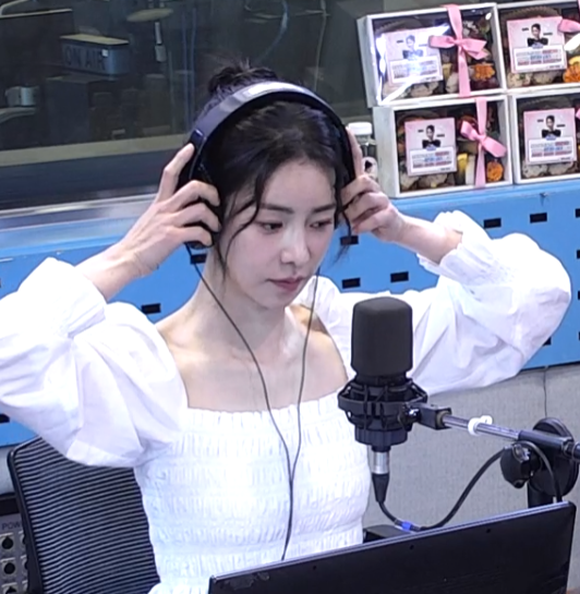 Ye0nchack's tweet photo. 지연언니 다시 까맣고 짙은 눈썹 되니까 서리 느낌 싹 빠진 것 같애 앙 https://t.co/6JTf5z6ail