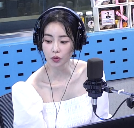 Ye0nchack's tweet photo. 지연언니 다시 까맣고 짙은 눈썹 되니까 서리 느낌 싹 빠진 것 같애 앙 https://t.co/6JTf5z6ail