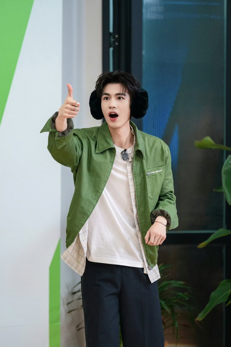 1230kkii's tweet photo. 260701 장릉혁 공작실 웨이보

💚

#ZhangLingHe https://t.co/ZJENtxgT7j