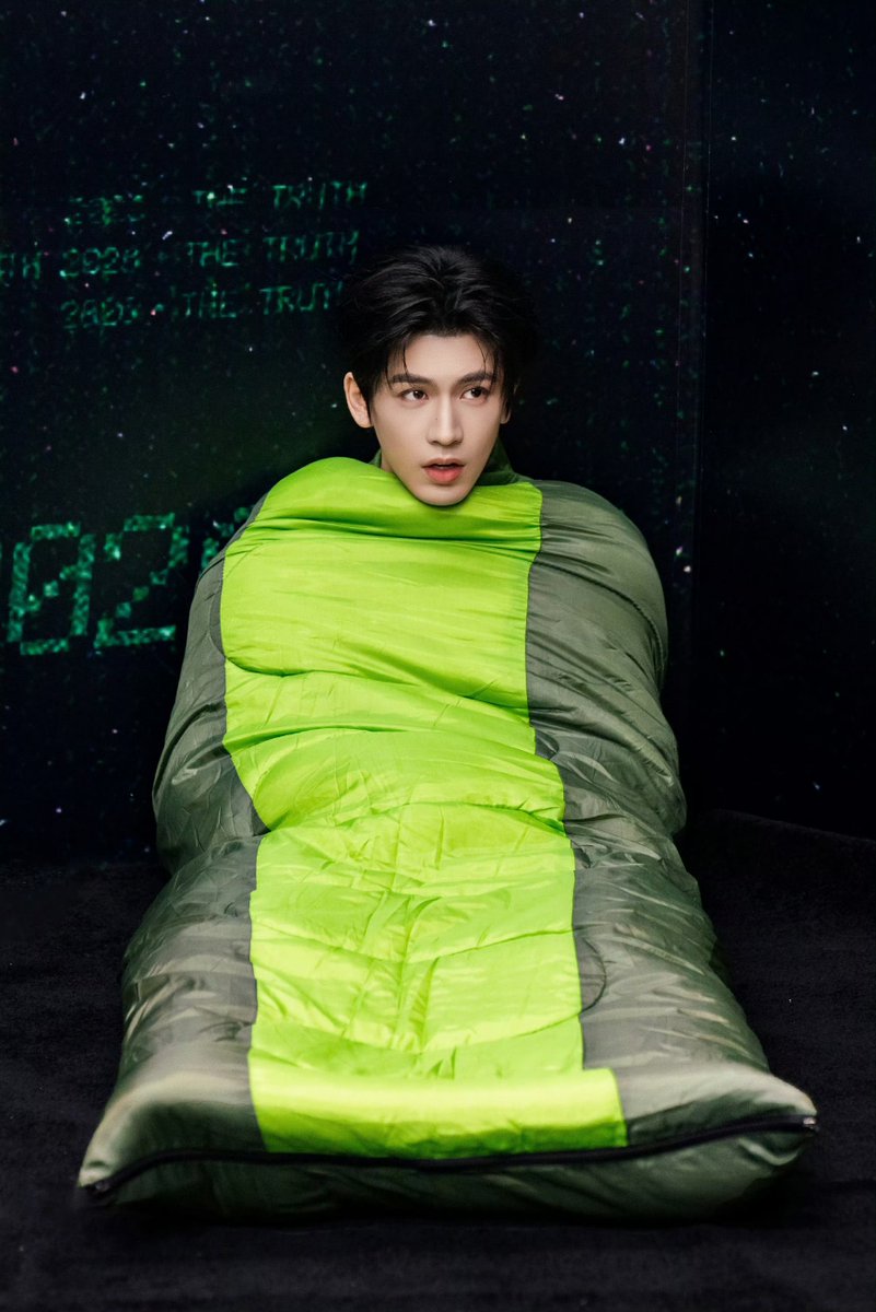 1230kkii's tweet photo. 260701 장릉혁 공작실 웨이보

💚

#ZhangLingHe https://t.co/ZJENtxgT7j