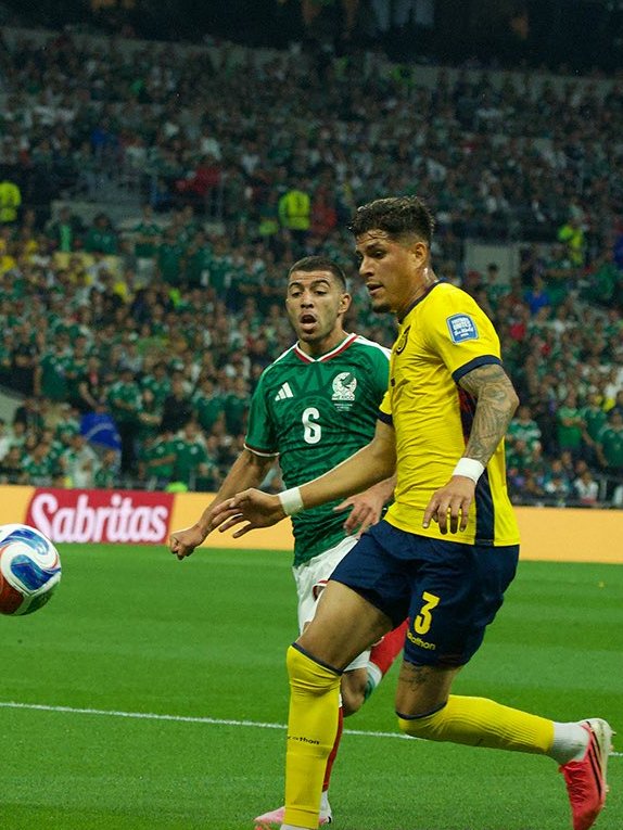 tjcope's tweet photo. @jmolivacope 🟥 ¡Expulsado Hincapié por taparse la boca!
⏰ Min 90'+4. 🇲🇽 MEX 2 - 0 ECU 🇪🇨

📻 COPE | https://t.co/rRXADuClSE | APP
🔴 YT https://t.co/fI07eVaXsw 

➡️ Dieciseisavos #FifaWorldCup
#MexicoEcuador https://t.co/9099tXfFbC
