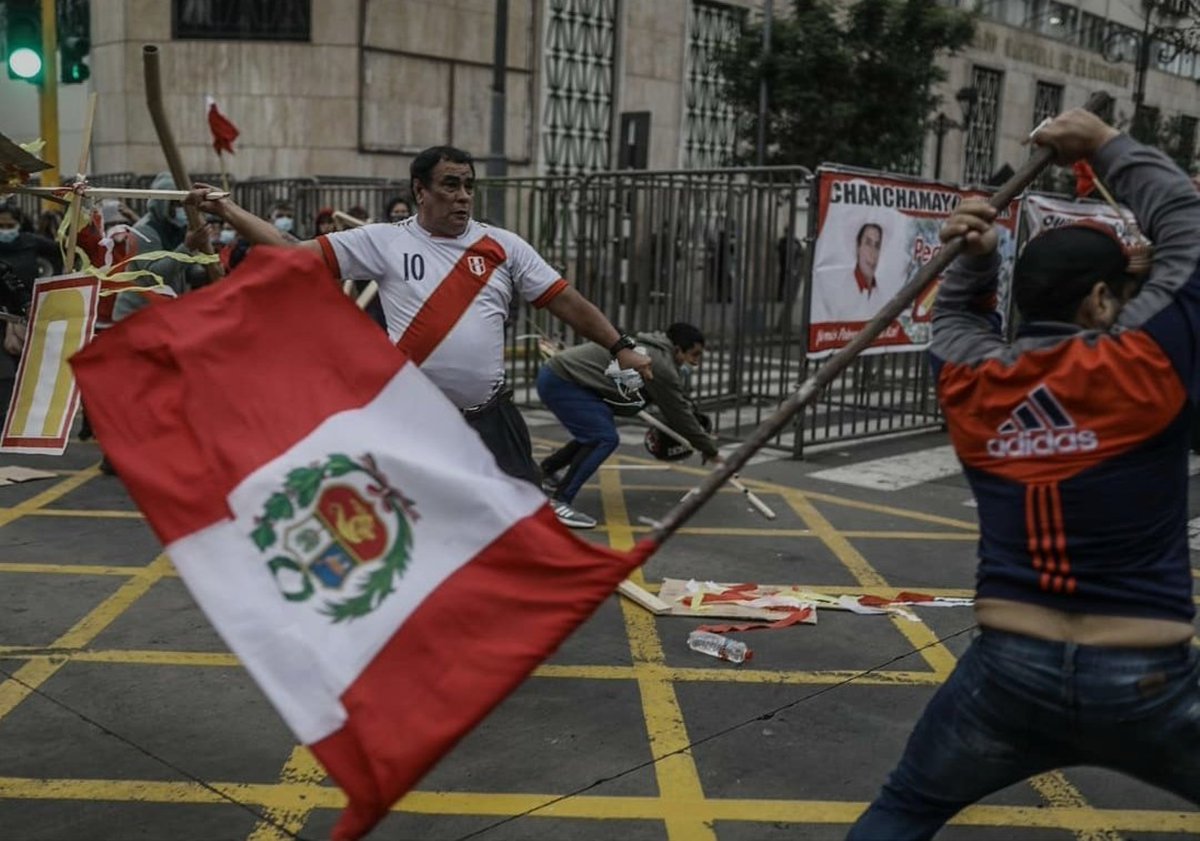 ESalcedoT's tweet photo. El fujimorismo reconociendo cívica y pacíficamente los resultados de las Elecciones 2021. https://t.co/EMDiE4iC7P