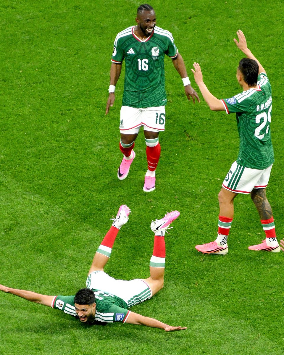 TouchlineX's tweet photo. 🚨🇲🇽 𝗡𝗘𝗪: Mexico have been PERFECT in the World Cup so far:

• 4 games
• 4 wins
• 0 goals conceded
• 4 clean sheets
• 8 goals scored

4 WINS, 0 GOALS. INSANE! https://t.co/hBuEMxcpxJ