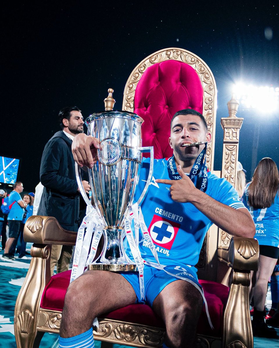 BlueCFM_'s tweet photo. Entonces me estás diciendo que un cabrón de XOLOS y de CRUZ AZUL traían de perras al Bi campeón de Champions y al Campeón de la Premier League???

DEBE SER UN ERROR https://t.co/QfzPdBiFza